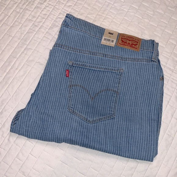 NWT Levi’s Classic Bermuda Denim Shorts, Cuffed Hem, Pin Stripes, Size 24W - Picture 15 of 15